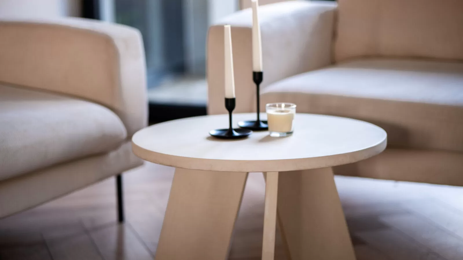 stolik beżowy handmade