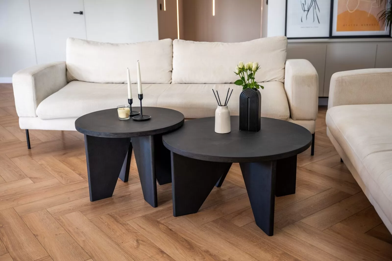 zestaw eleganckich stolików do salonu