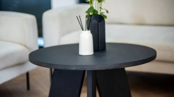 designerski stolik pomocniczy
